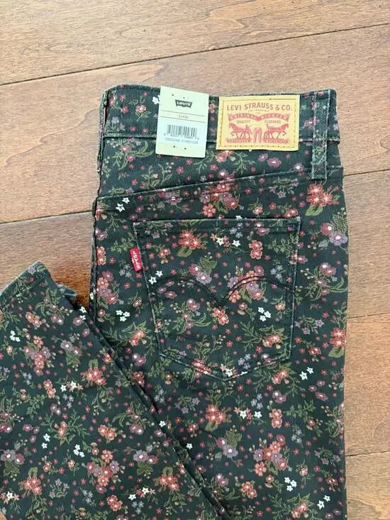 31 X 30 Levi's Women's 314 Shaping Straight Floral Print Jeans - Picture 2 of 4
